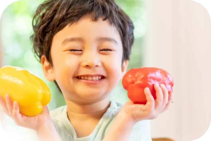 野菜を持つ子ども